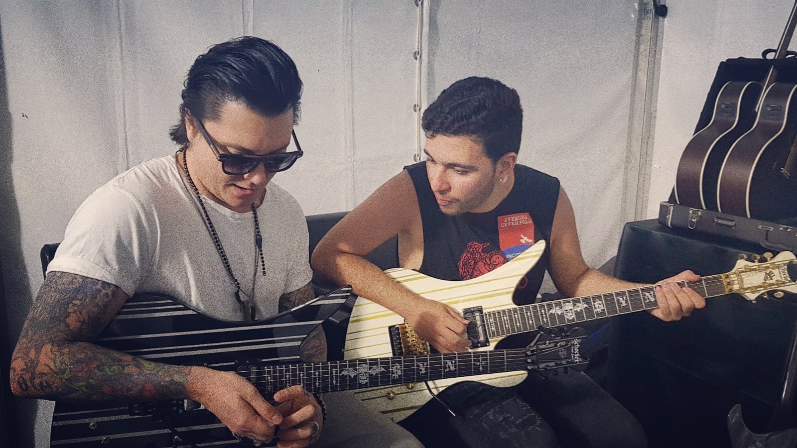 Syn teaching me how to do pinch harmonics 🤘🏻